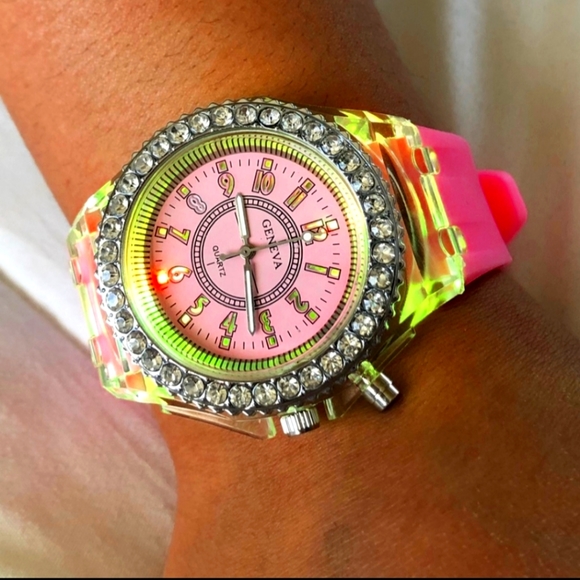 🪩Nwt Pink LED Light Up Watch With Swarvoski Crystals💎 - Picture 9 of 16